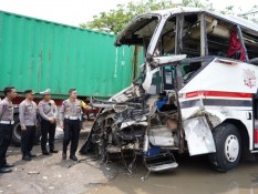 Kecelakaan Bus vs Tronton di Pati, Enam Tewas