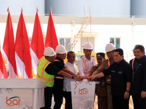 Peresmian injeksi bauksit perdana Smelter Grade Alumina Refinery (SGAR) PT Borneo Alumina Indonesia (BAI) di Kabupaten Mempawah, Kalimantan Barat.