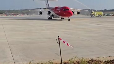 Perdana, Pesawat Jokowi Berhasil Mendarat di Bandara IKN