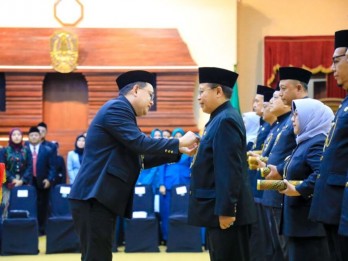 Pilkada Jatim 2024, 13 Pjs Bupati/Wali Kota Dikukuhkan