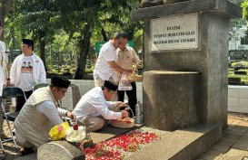 Kampanye Perdana, Ridwan Kamil-Suswono Ziarah ke Makam Tokoh Pahlawan dan Betawi