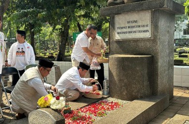 Kampanye Perdana, Ridwan Kamil-Suswono Ziarah ke Makam Tokoh Pahlawan dan Betawi