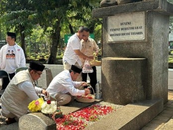 Kampanye Perdana, Ridwan Kamil-Suswono Ziarah ke Makam Tokoh Pahlawan dan Betawi