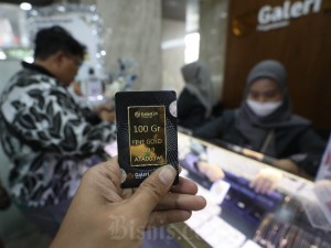 Harga Emas Batangan 24 Karat Terpantau Turun