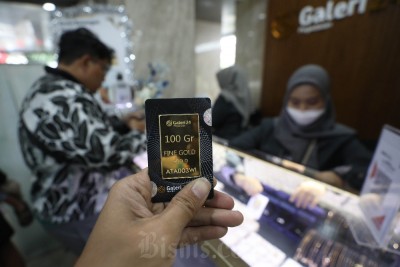 Harga Emas Batangan 24 Karat Terpantau Turun