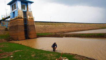 Volume Air Waduk Dawuhan Madiun Mulai Mengering