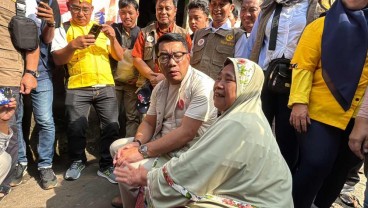 Bagi-Bagi Coklat Saat Blusukan di Pancoran, Ridwan Kamil: Bisa Bikin Kenyang