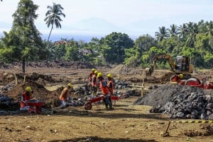 Pembangunan Hunian Tetap Untuk Warga Korban Banjir Bandang Rua