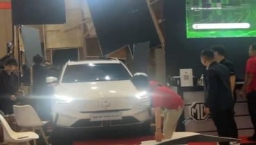 Viral Insiden di GIIAS Bandung, Pengunjung Injak Gas Mobil Rp413 Juta hingga Tabrak Booth