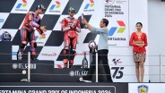 Momen Jokowi Serahkan Piala MotoGP Mandalika 2024 ke Jorge Martin