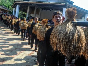 Tradisi Seren Taun Kasepuhan Cisungsang di Banten