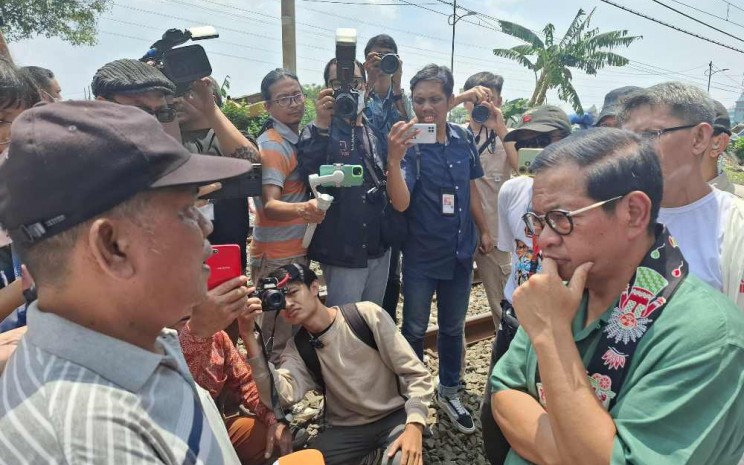 Calon Gubernur DKI jakarta Pramono Anung kala meninjau lokasi dan mendengar keluhan dari warga RW 1, RW 3 dan RW 7 di kelurahan Cideng, Jakarta Pusat, Senin (30/9/2024)  - Bisnis/Jessica Gabriela Soehandoko