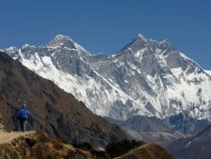 Puncak Gunung Everest Bertambah Tinggi 50 Meter, Ini Penyebabnya