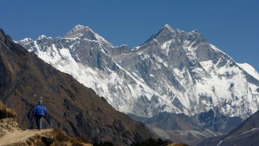 Puncak Gunung Everest Bertambah Tinggi 50 Meter, Ini Penyebabnya