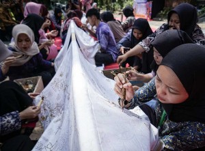 Mahasiswa di Solo Ikuti Acara Belajar Membatik Dengan Ceria di Museum Radya Pustaka