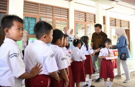 Bey Tinjau Uji Coba Makan Siang Bergizi Hari ke-20 di Sumedang