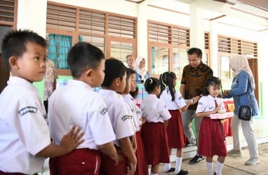 Bey Tinjau Uji Coba Makan Siang Bergizi Hari ke-20 di Sumedang