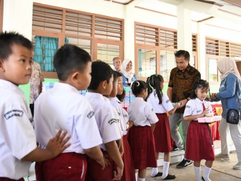 Bey Tinjau Uji Coba Makan Siang Bergizi Hari ke-20 di Sumedang