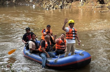 RK Susuri Ciliwung, Bahas Implementasi Transportasi Sungai