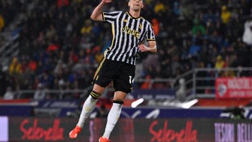 Penyerang Juventus Arkadiusz Milik Kembali Jalani Operasi Lutut