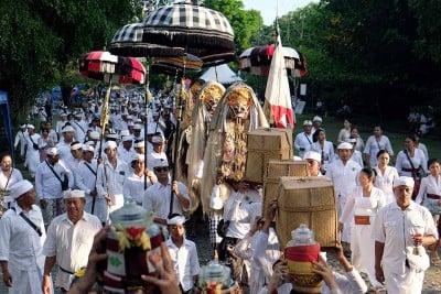 Persiapan Hari Raya Kuningan