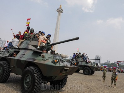 Kemeriahaan HUT Ke-79 TNI di Silang Monas Jakarta