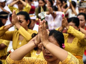 Upacara Persembahyangan Hari Raya Kuningan di Palangka Raya