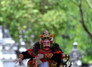 Umat Hindu Bersembahyang Bersama Saat Hari Raya Kuningan di Bali