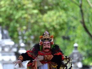 Umat Hindu Bersembahyang Bersama Saat Hari Raya Kuningan di Bali