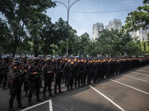 Personel Korps Brimob Polri mengikuti apel pengamanan debat pertama pasangan Calon Gubernur dan Wakil Gubernur DKI Jakarta tahun 2024 di Jakarta