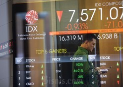 IHSG Berisiko Lanjut Koreksi Awal Pekan, Cek Rekomendasi Saham ISAT, MTEL & GJTL