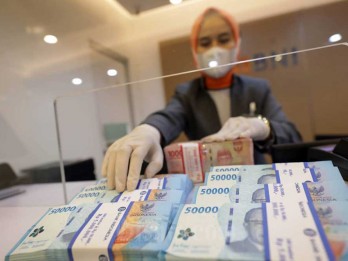 Rupiah Ditutup Merosot ke Level Rp15.686 per Dolar AS