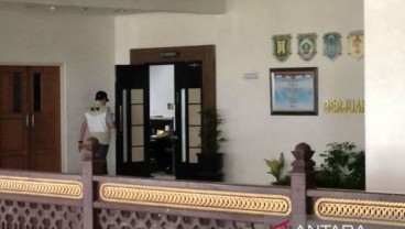 KPK Geledah Ruang Kerja Gubernur Kalsel Usai Tangkap Empat Pejabat