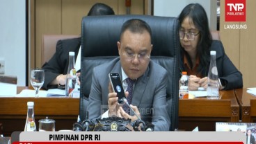 Momen Dasco Telepon Prabowo Saat Rapat Audiensi yang Buat Hakim Terharu