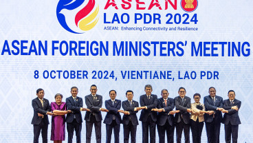 ASEAN Foreign Minister Meeting di Laos