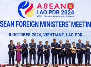 ASEAN Foreign Minister Meeting di Laos