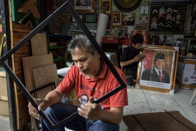 Peningkatan Pesanan Pigura Foto Presiden Terpilih