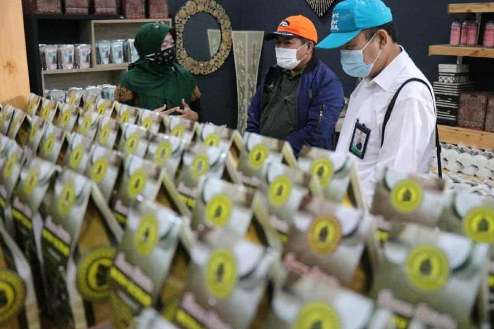 Fish Milk Factory: Between Business and Political Interests