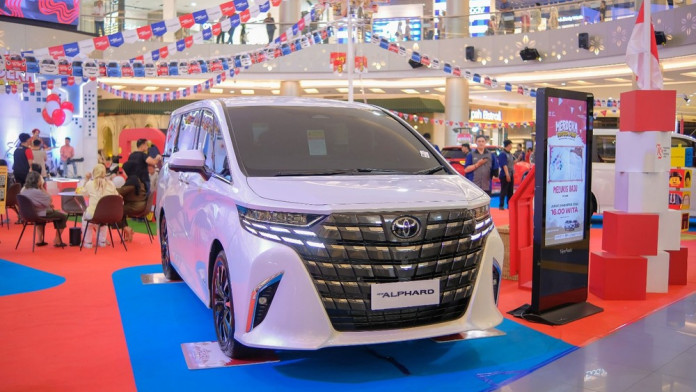 Promo Akhir Tahun Toyota, Special Rate Premium Car Mulai 2%