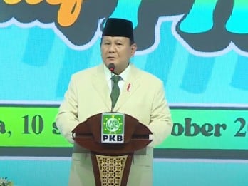 Seloroh Prabowo di Acara PKB: Pakai Dasi Hijau hingga Belum Diundang PDIP