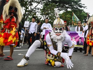 Karnaval budaya HUT ke-392 Kabupaten Tangerang diikuti perwakilan 29 kecamatan dan sejumlah komunitas.