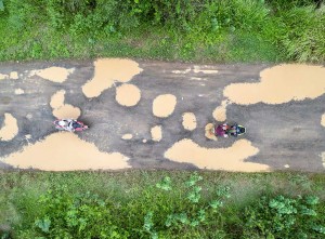 Jalan Provinsi di Jambi Rusak Parah dan Berlubang