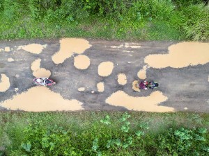 Jalan Provinsi di Jambi Rusak Parah