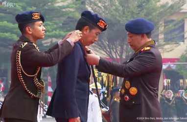 Seminggu Jelang Lengser, Polri Beri Jokowi Medali Loka Praja Samrakshana