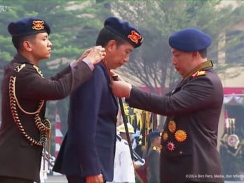 Seminggu Jelang Lengser, Polri Beri Jokowi Medali Loka Praja Samrakshana