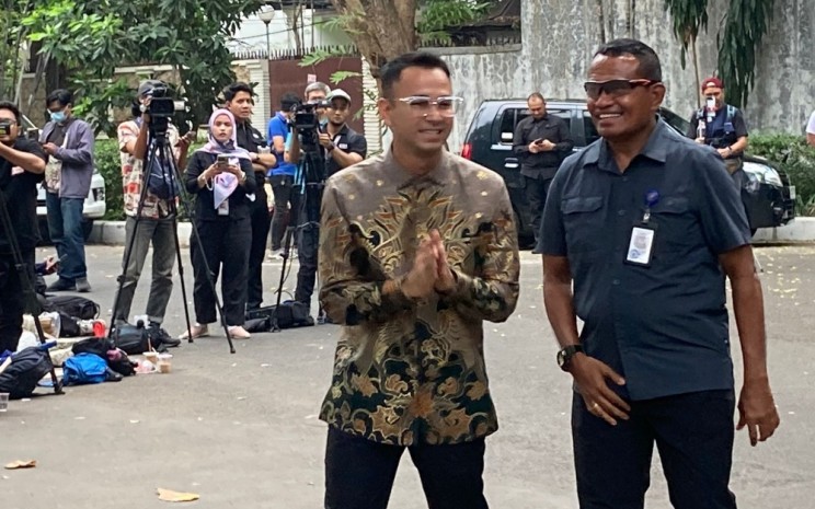 Publik figur Raffi Ahmad saat menyambangi kediaman Prabowo Subianto di Kertanegara, Selasa (15/10/2024) - Bisnis/Dany Saputra