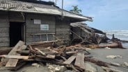 Mencekam, Banjir Rob Hantam Rumah Warga di Mentawai