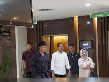 Jokowi Jenguk Cucu dari Kaesang-Erina: Saya Belum Berani Gendong