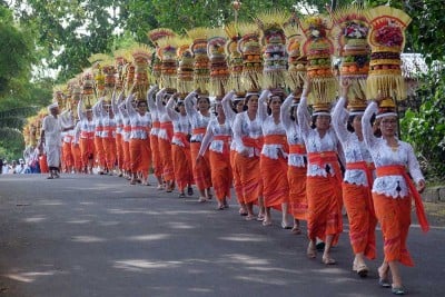 Tradisi Mapeed di Objek Wisata Alas Kedaton Bali