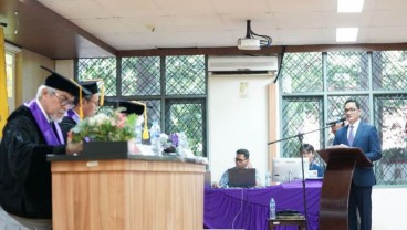 Kepala BPKH Fadlul Imansyah Raih Gelar Doktor di UI Dalam 6 Tahun